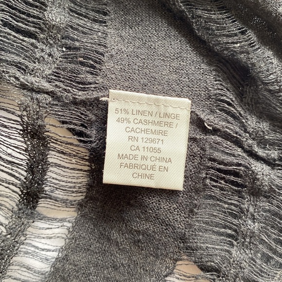 360 Cashmere black v-neck sweater - Picture 10 of 10